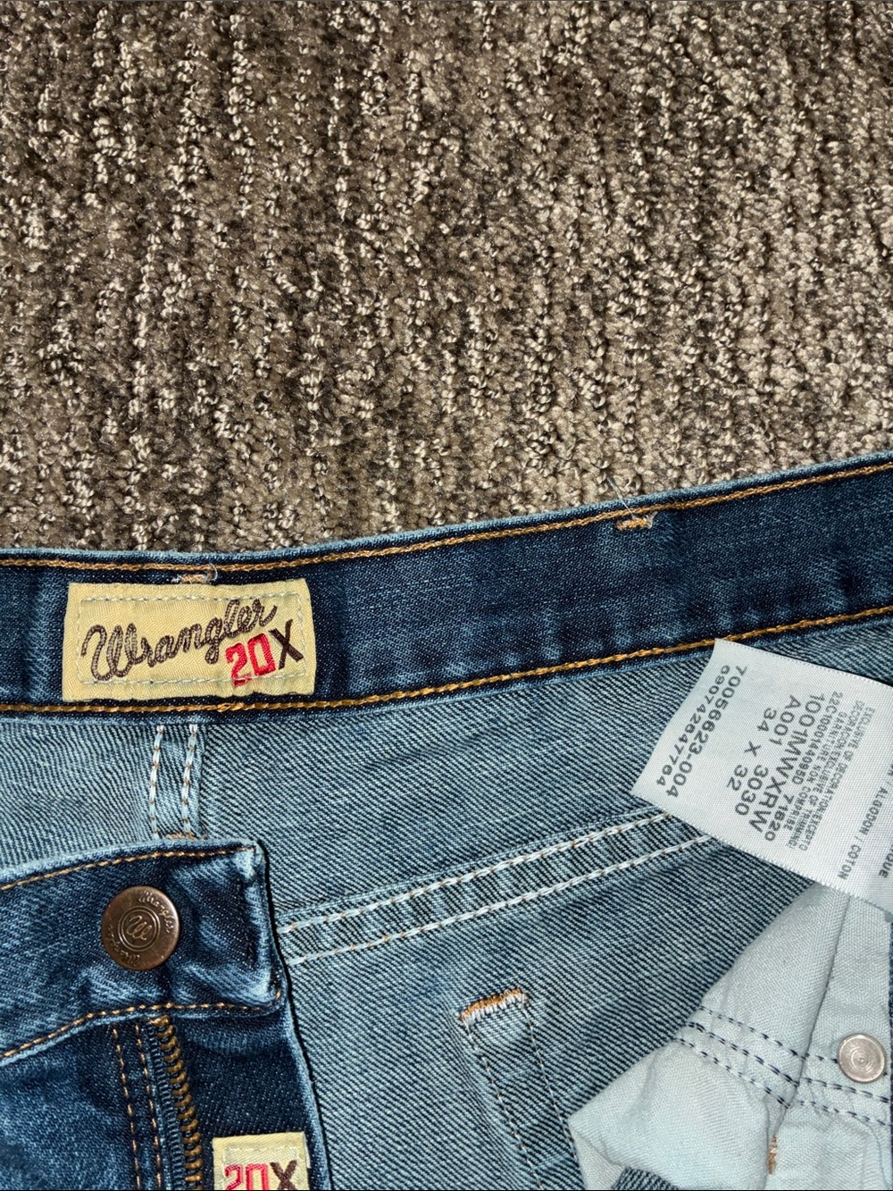 Wrangler Men's Straight Leg Jeans in Classic Blue 34x32 - Picture 2 of 3
